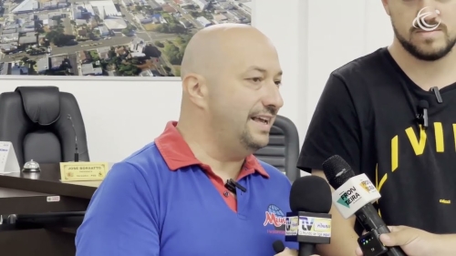 BARRACÃO – Fábio Muniz e Matheus Lazzarim são homenageados na câmara de vereadores